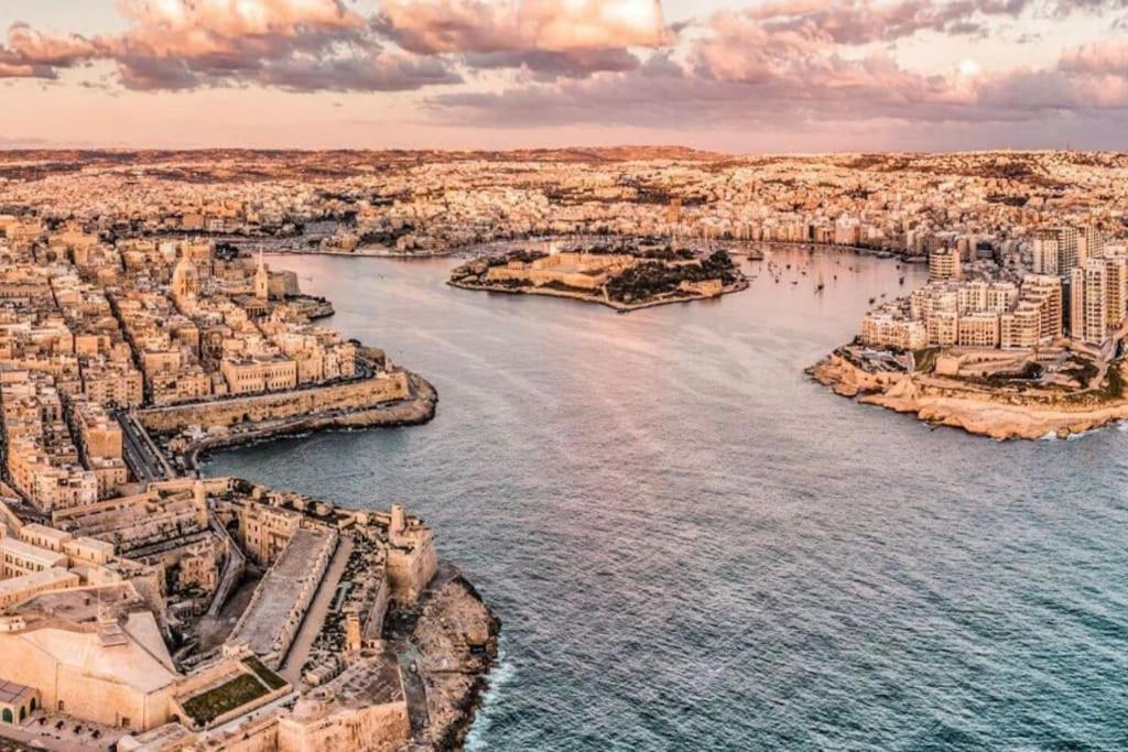 Sea View Penthouse In Tas-Sliema Apartment Exterior photo